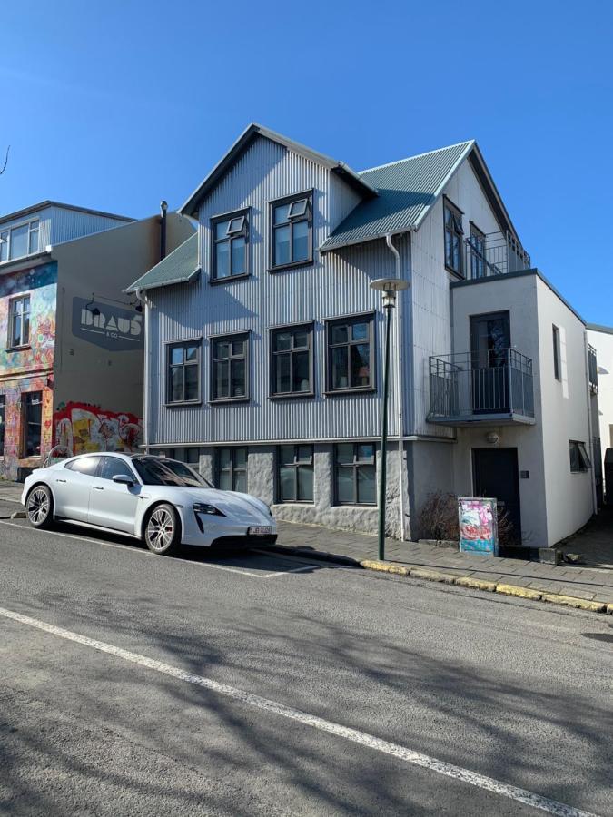 Mengi Apartments Reykjavík Exteriör bild